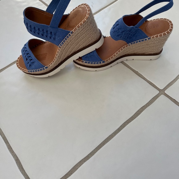 Gentle Souls By Kenneth Cole Sandals - Picture 2 of 4